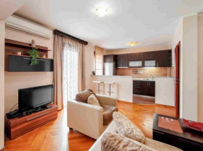 Sunny three-bedroom apartment in Budva